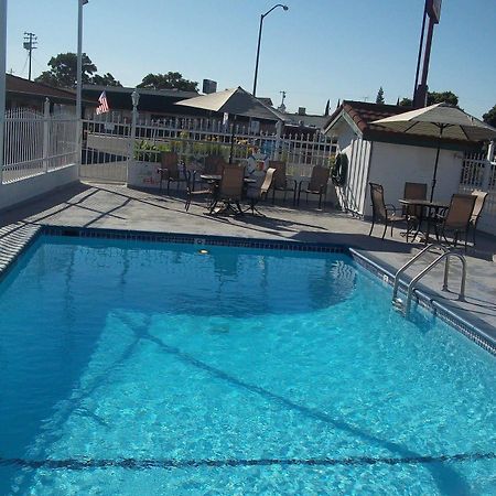Holiday Motel Oakdale Bagian luar foto
