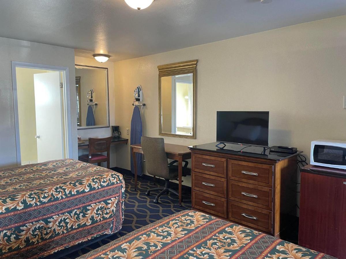 Holiday Motel Oakdale Bagian luar foto