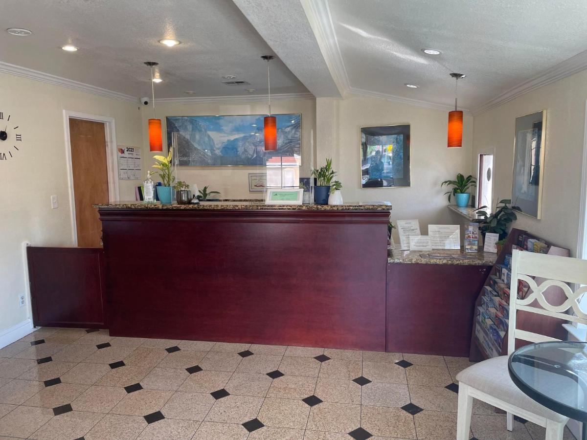 Holiday Motel Oakdale Bagian luar foto