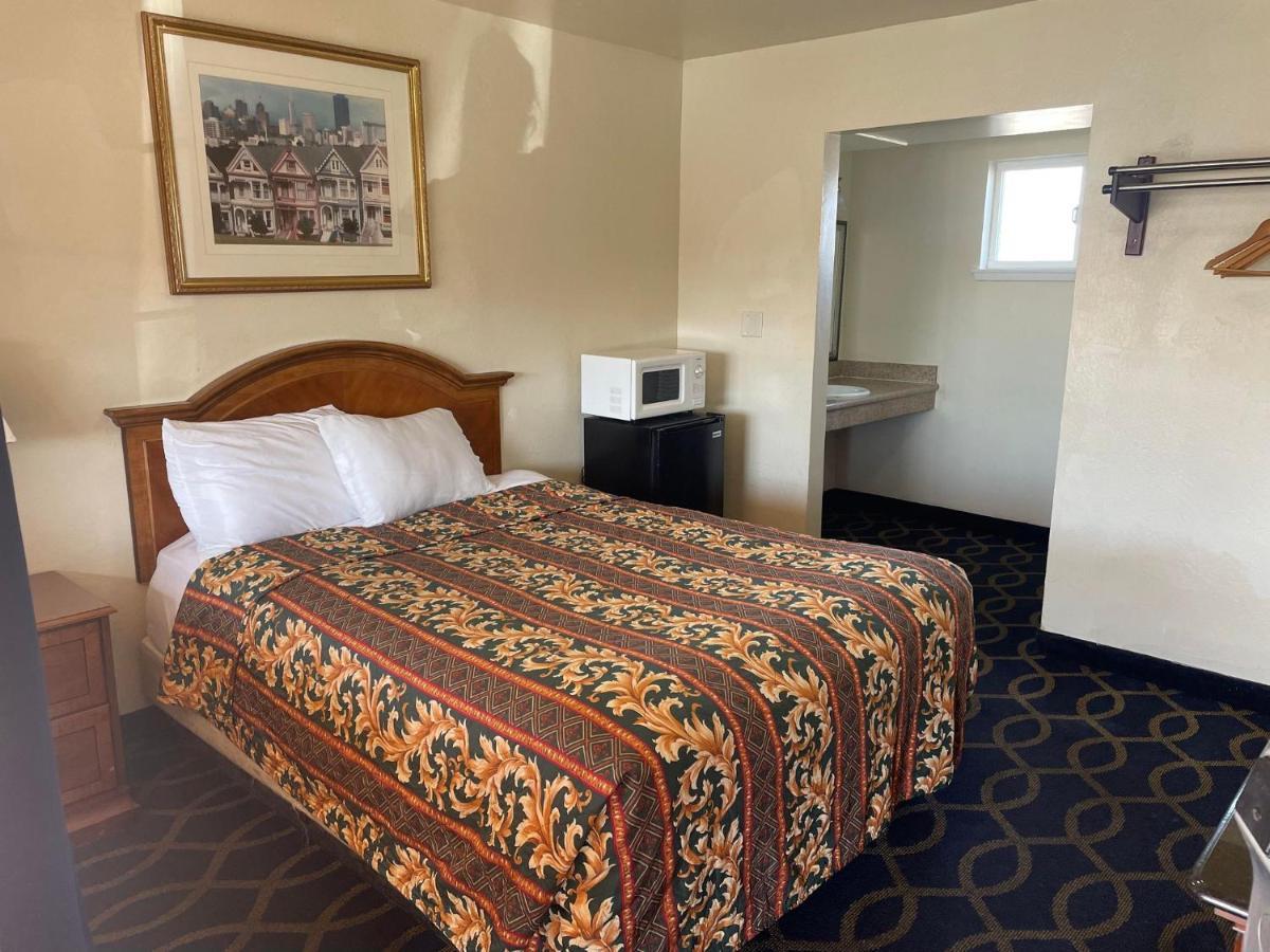 Holiday Motel Oakdale Bagian luar foto