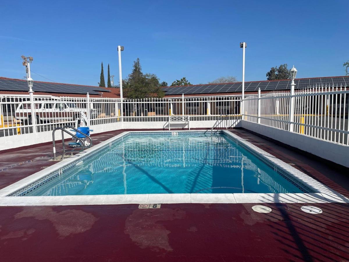 Holiday Motel Oakdale Bagian luar foto