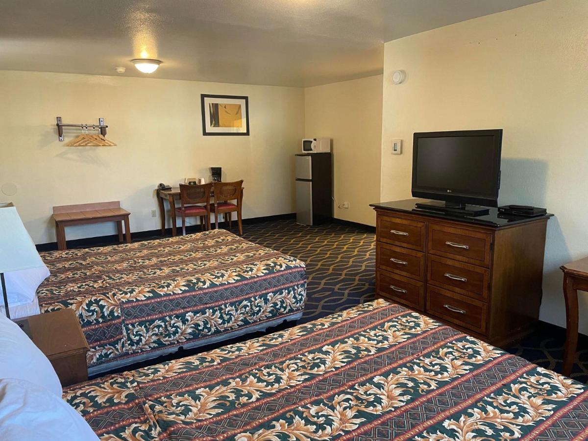 Holiday Motel Oakdale Bagian luar foto