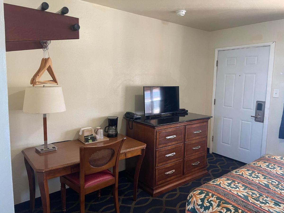 Holiday Motel Oakdale Bagian luar foto