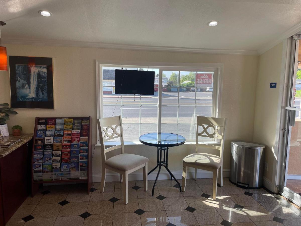Holiday Motel Oakdale Bagian luar foto