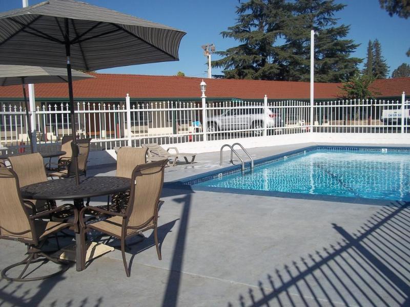 Holiday Motel Oakdale Bagian luar foto