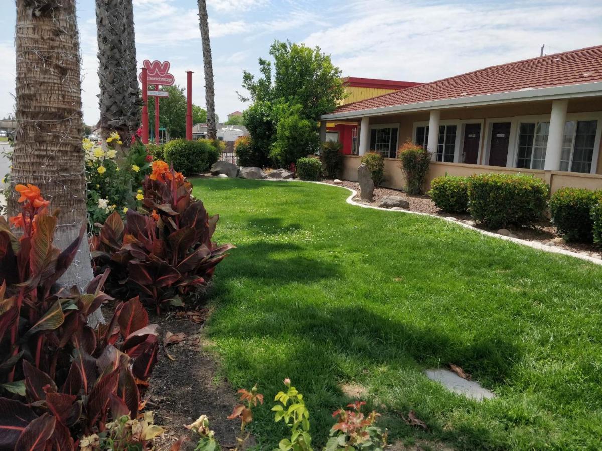 Holiday Motel Oakdale Bagian luar foto
