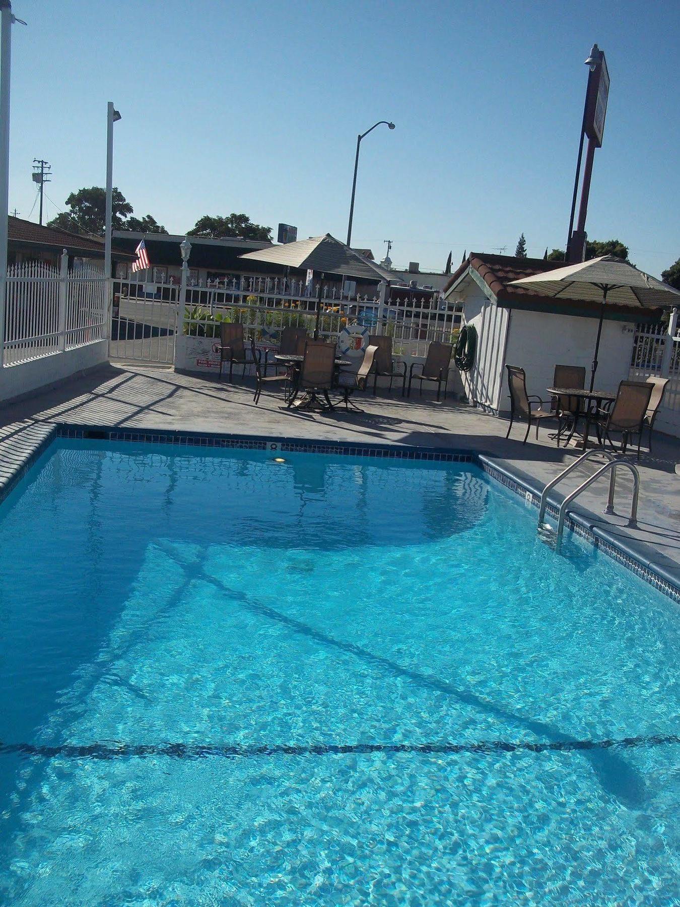 Holiday Motel Oakdale Bagian luar foto