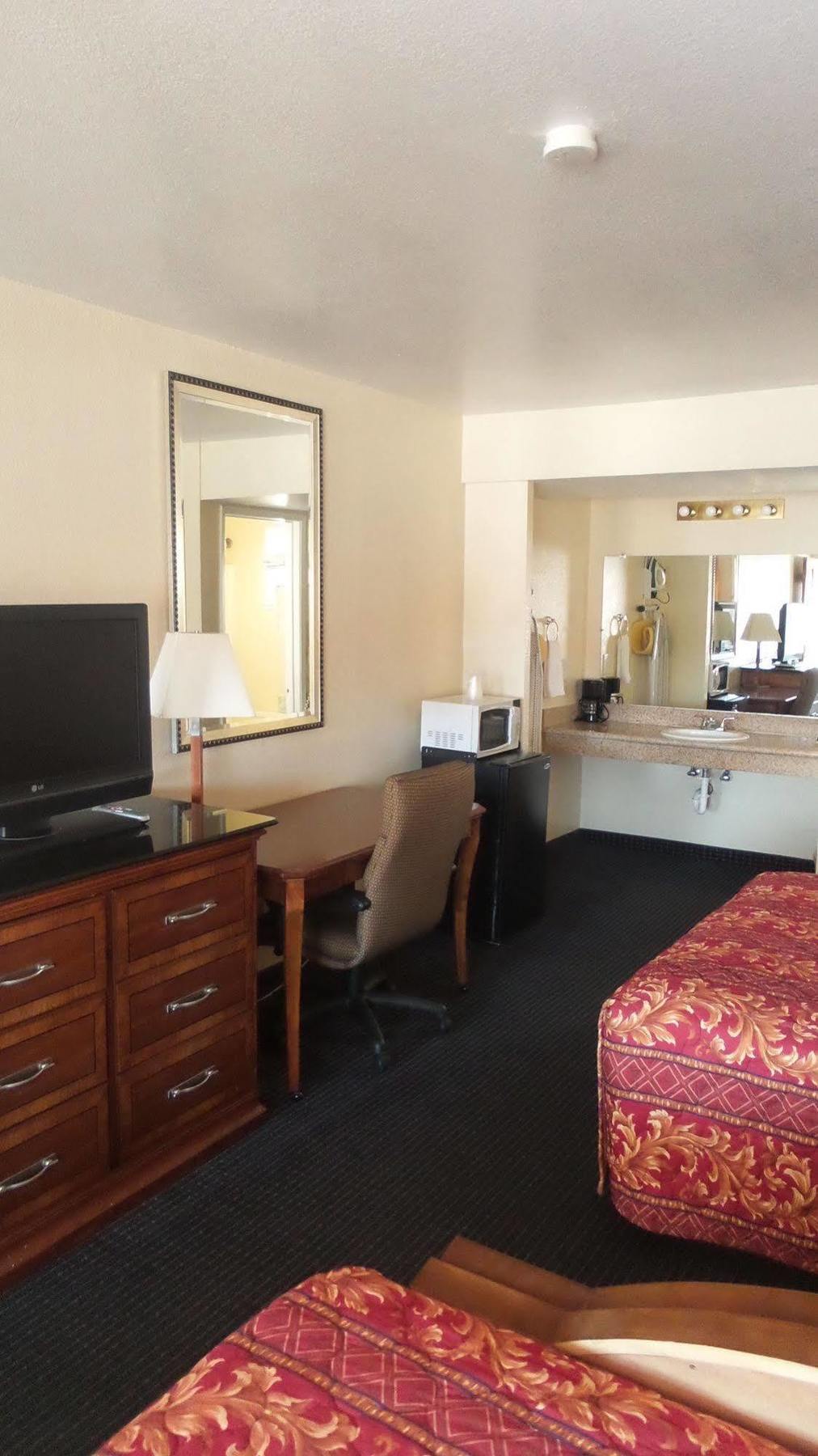 Holiday Motel Oakdale Bagian luar foto