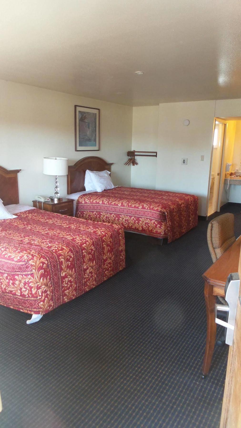 Holiday Motel Oakdale Bagian luar foto