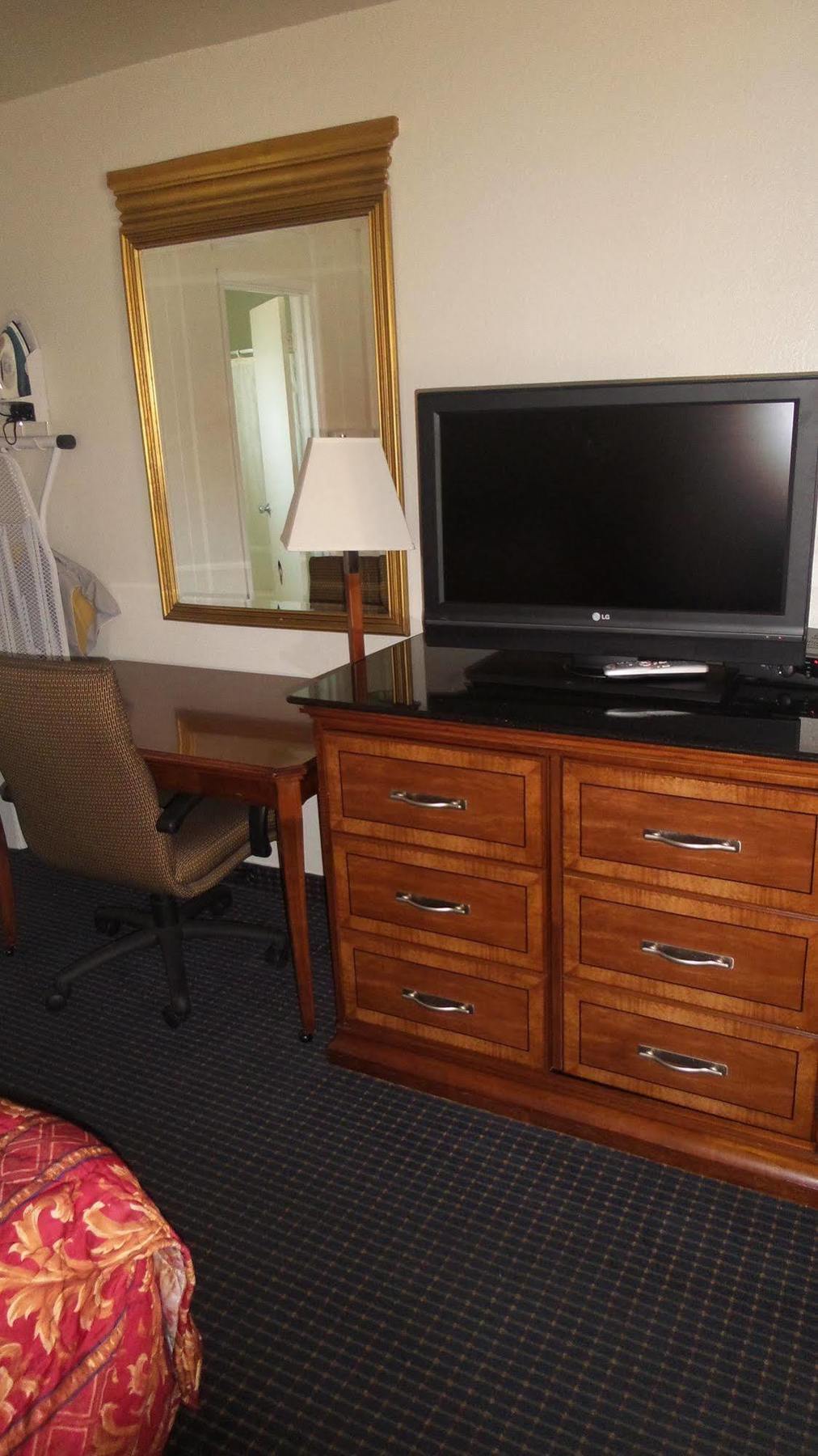 Holiday Motel Oakdale Bagian luar foto