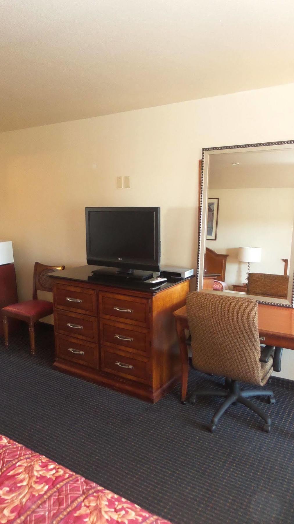 Holiday Motel Oakdale Bagian luar foto