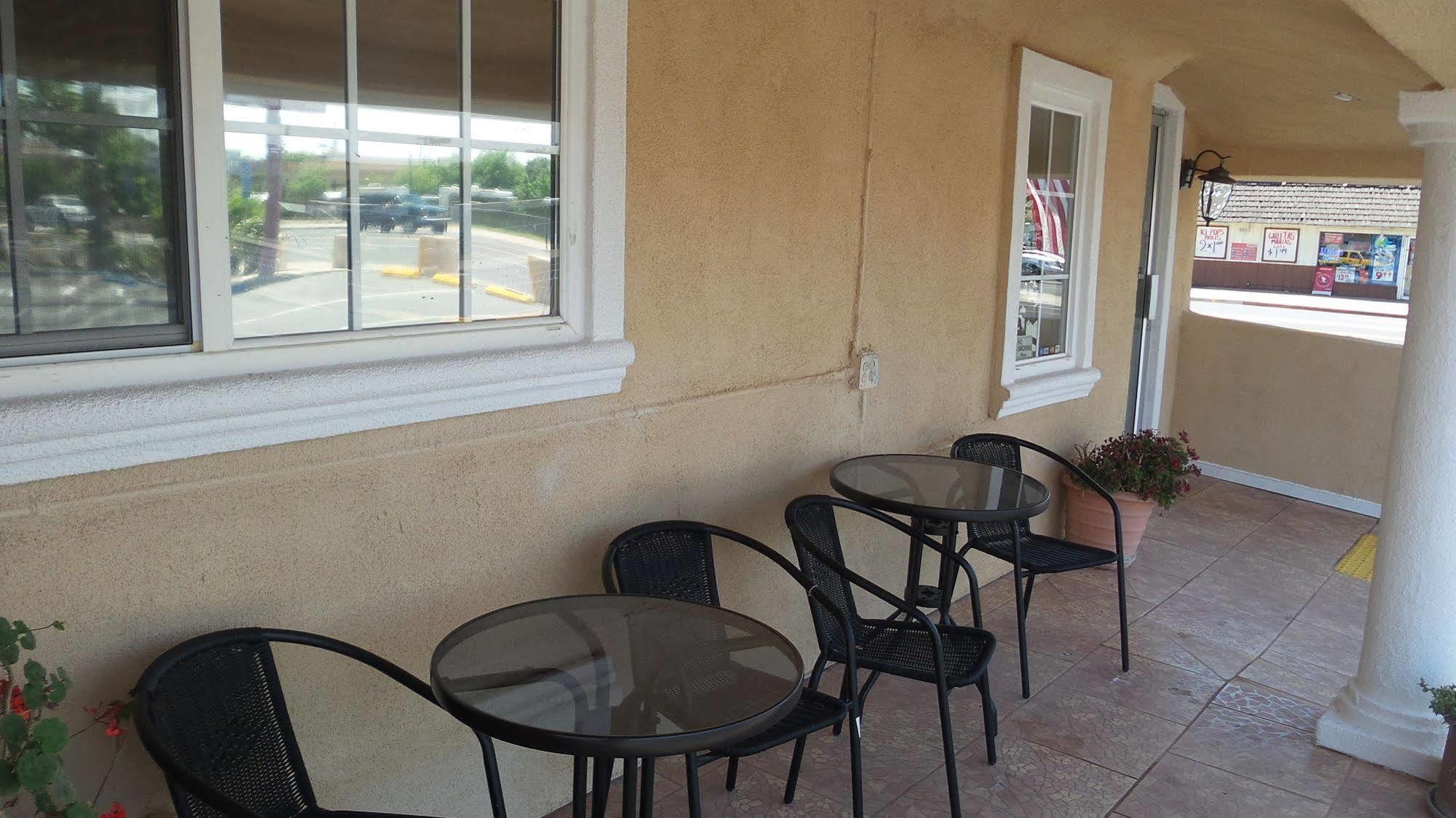 Holiday Motel Oakdale Bagian luar foto
