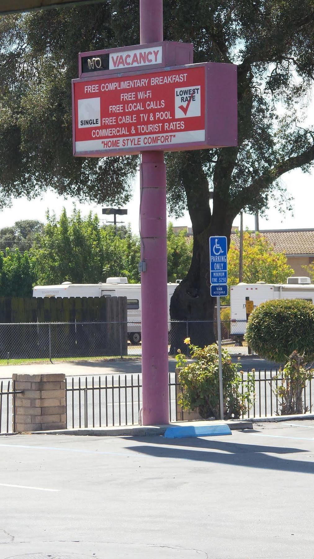 Holiday Motel Oakdale Bagian luar foto